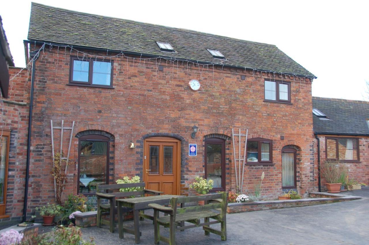 Vale Farm * Higham on The Hill
